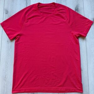 Lululemon Metal Vent Tech Short Sleeve.
Size L
